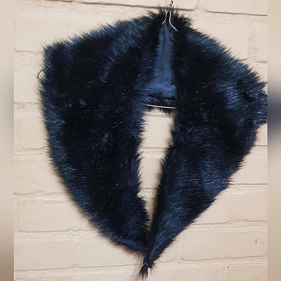 Vintage Sweaters - Vintage Faux Fur Collar